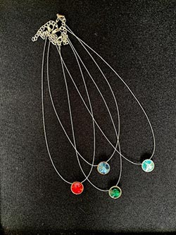 14 mm (39 cm + 5 cm), Kette aus sehr dünnem Edelstahldraht (0,5 mm)<br>Passendes Armband und Ohrschmuck
